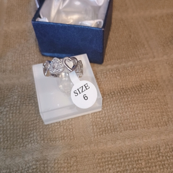 Women's Multi Heart Pave Set Ring Size 6 New - Picture 3 of 7